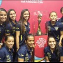 (FOTOS) La selección femenina fue visitada por el trofeo del Mundial «Canadá 2015»