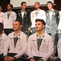 (FOTOS) Cultural Leonesa presentó su nueva camiseta estilo esmoquin