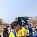 (VIDEO) Bus con hinchas ecuatorianos se accidentó
