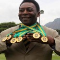 Pelé anunció que subastará medallas, trofeos y hasta la corona por su gol 1 000
