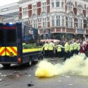 (VIDEO) Hinchas del West Ham apedrearon el bus de Manchester United