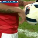 (VIDEO) Se rompió la pelota en partido de la Euro