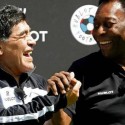 (VIDEO) Pelé y Maradona liman asperezas, pero critican a Messi