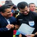 (FOTOS) Homenaje a Carlos Vera en su último partido como árbitro profesional