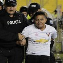 100 horas de trabajo comunitario para hincha que entró a la cancha del estadio Monumental