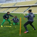 Arqueros bolivianos entrenan con pelotas de tenis