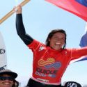 Surfista ecuatoriana se cuelga la medalla de oro en los Juegos Bolivarianos