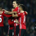Manchester United vence y avanza en Europa League