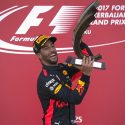 (VIDEO) Daniel Ricciardo se llevó el GP de Azerbaiyán, que tuvo pleito incluido