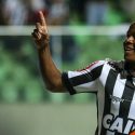 (VIDEO) Juan Cazares anotó gol de tres puntos para Atlético Mineiro
