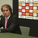 (VIDEO) Guillermo Almada escupió a hincha por insultarlo