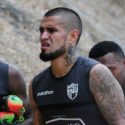 (TUIT) Víctor Ayala tiene la documentación en regla para debutar