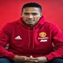 El Manchester United quiere un año más con Antonio Valencia