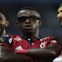 Flamengo remonta y derrota a Emelec en Guayaquil