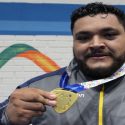 (TUIT) Anderson Calero levanto con sus fuerzas el oro para Ecuador