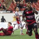 Multan al San Luis por gritos racistas contra Miller