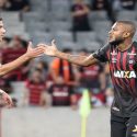 El Atlético Paranaense le ganó al Caracas en Curitiba