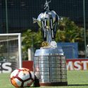 (FOTOS) Las medallas doradas y el trofeo esperan por el campeón