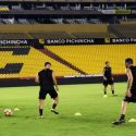 (FOTOS) Peñarol entrenó en el Monumental y quedó listo para el debut