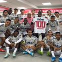 (TUIT) Roberto Arboleda festeja su récord en el club Sao Paulo