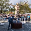 (FOTO) Vandalizaron estatua de Zlatan en Suecia