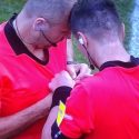 El juez central Luca Barbeno salió lesionado