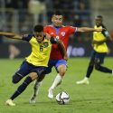 FIFA citó a declarar a Byron Castillo, el futbolista al que Chile acusa de haber falsificado su documentación para jugar para Ecuador