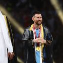 Argentina campeón del mundo: qué es la túnica que le pusieron a Lionel Messi antes de levantar la Copa