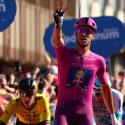 Jonathan Milan coronó el esprint de la etapa 13 del Giro de Italia