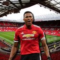 EL GRAN GESTO DEL MANCHESTER UNITED CON ANTONIO VALENCIA
