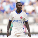Ex jugadores del Chelsea elogian el rendimiento de Moisés Caicedo