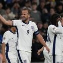 Kane celebra su partido 100 en Inglaterra con un doblete